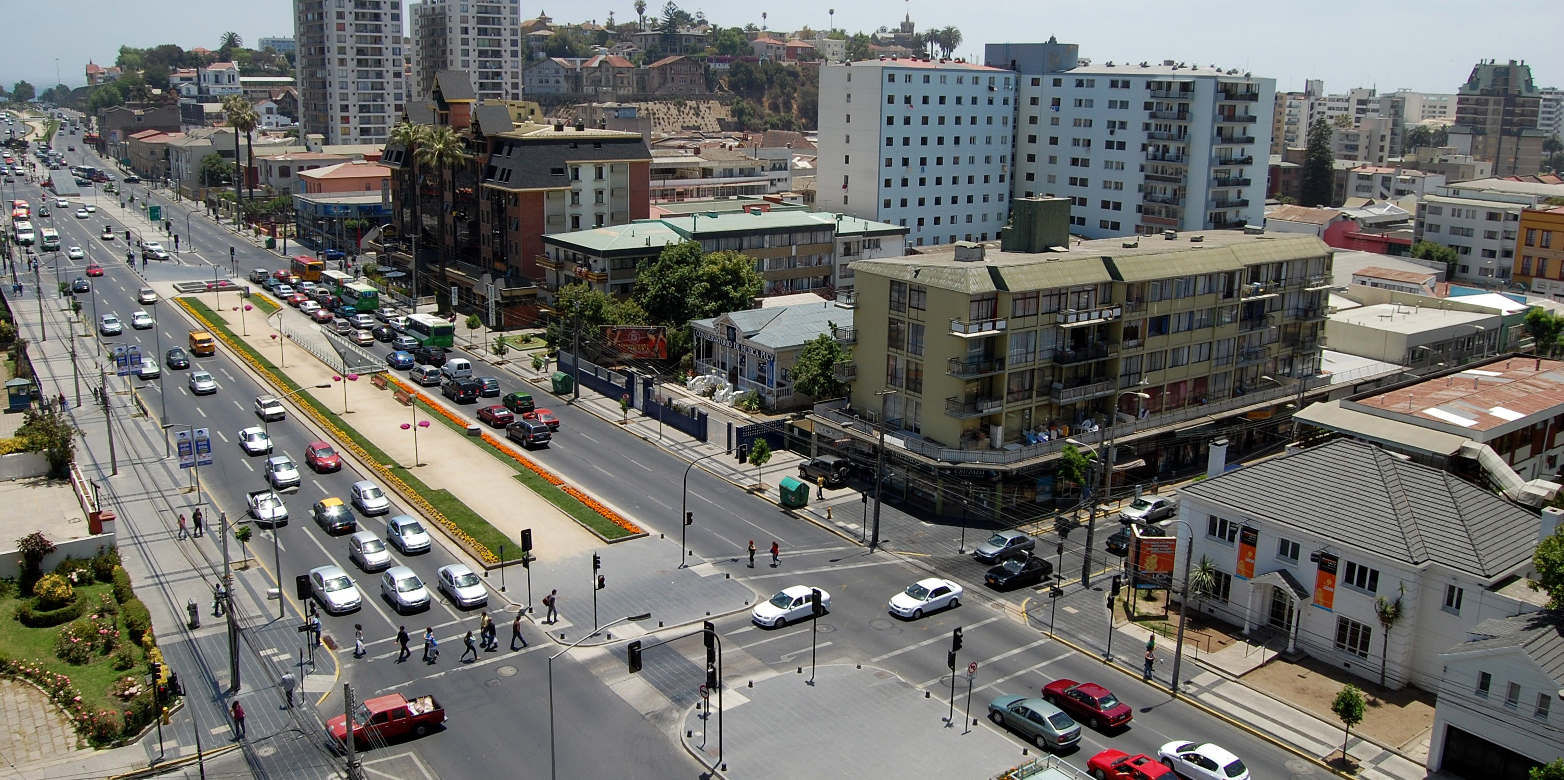 Enlarged view: Cityscape and roads in Santiago, Chile (CC0 1.0 by Phopt via Good Free Photos)