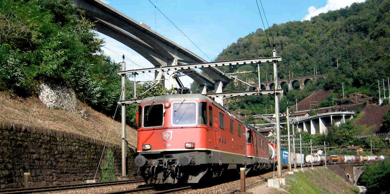 Vergrösserte Ansicht: Schienengüterverkehr am Gotthard (CC BY-SA 2.5 by cooper.ch)